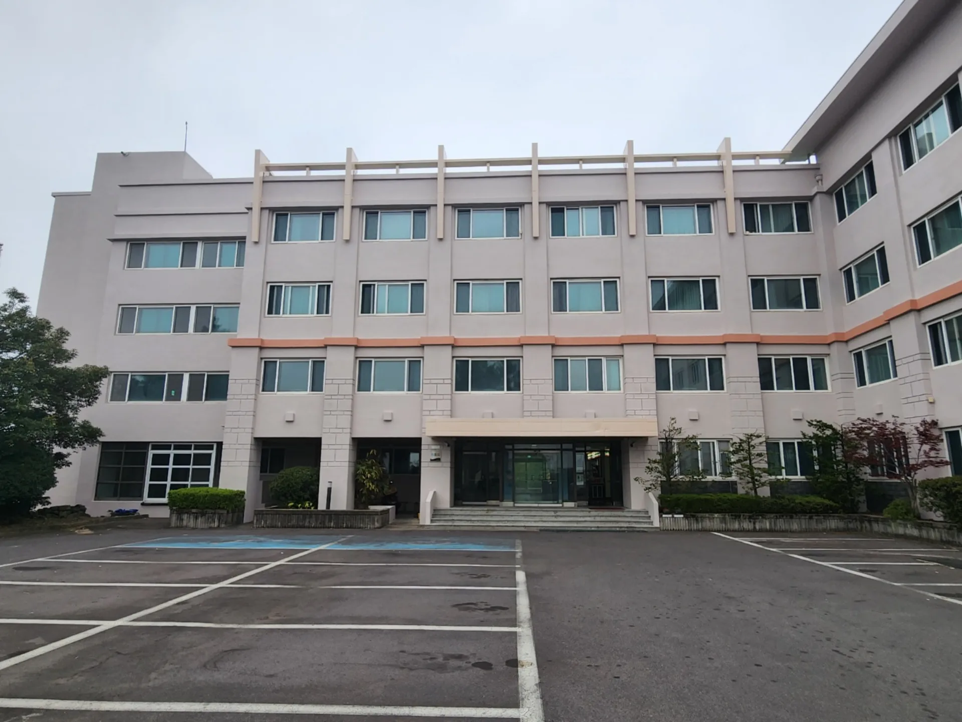 ㈜호텔롯데 롯데호텔제주 본·별관 외벽 마감재 개선공사 작업 사진 6